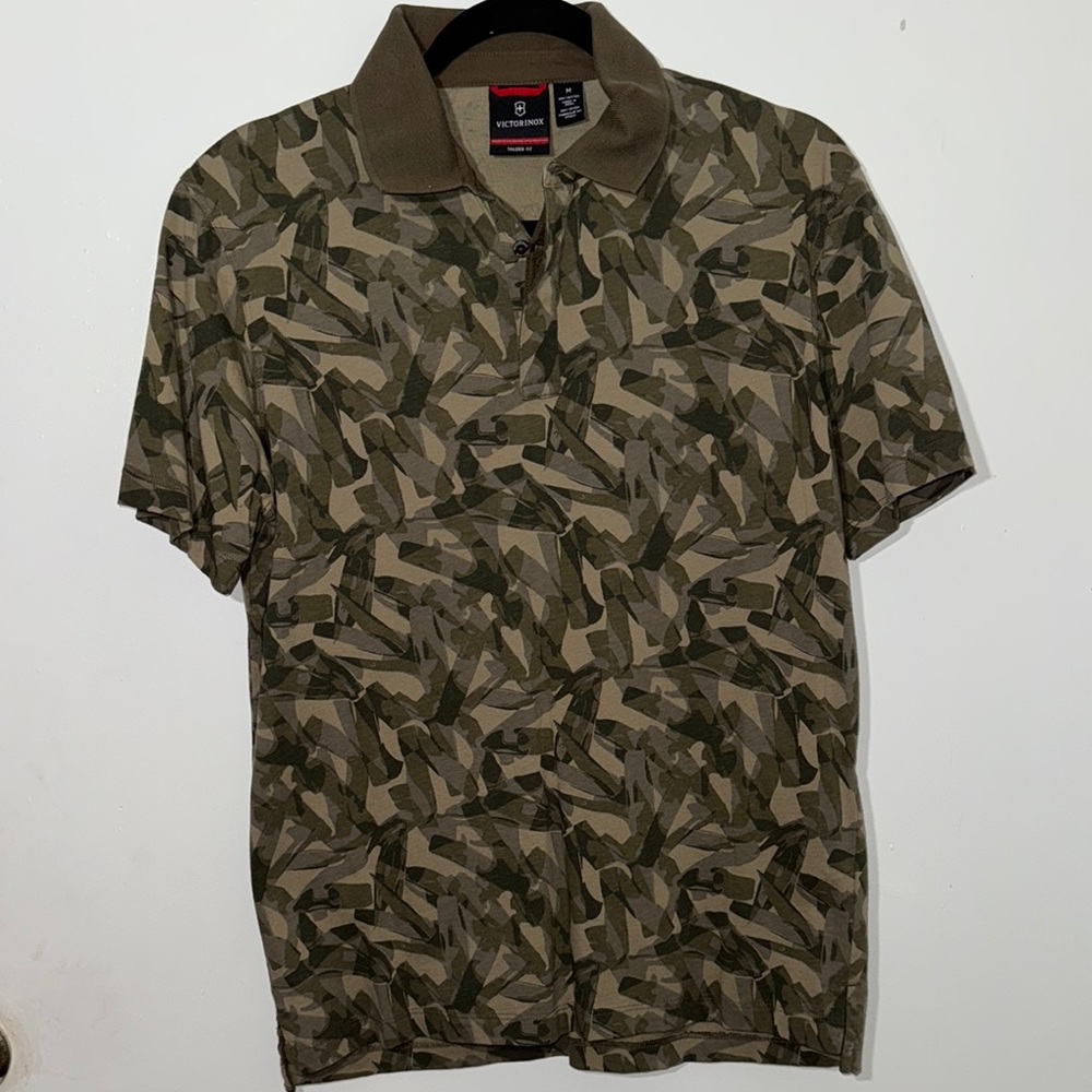 VICTORINOX Men's Camouflage size medium